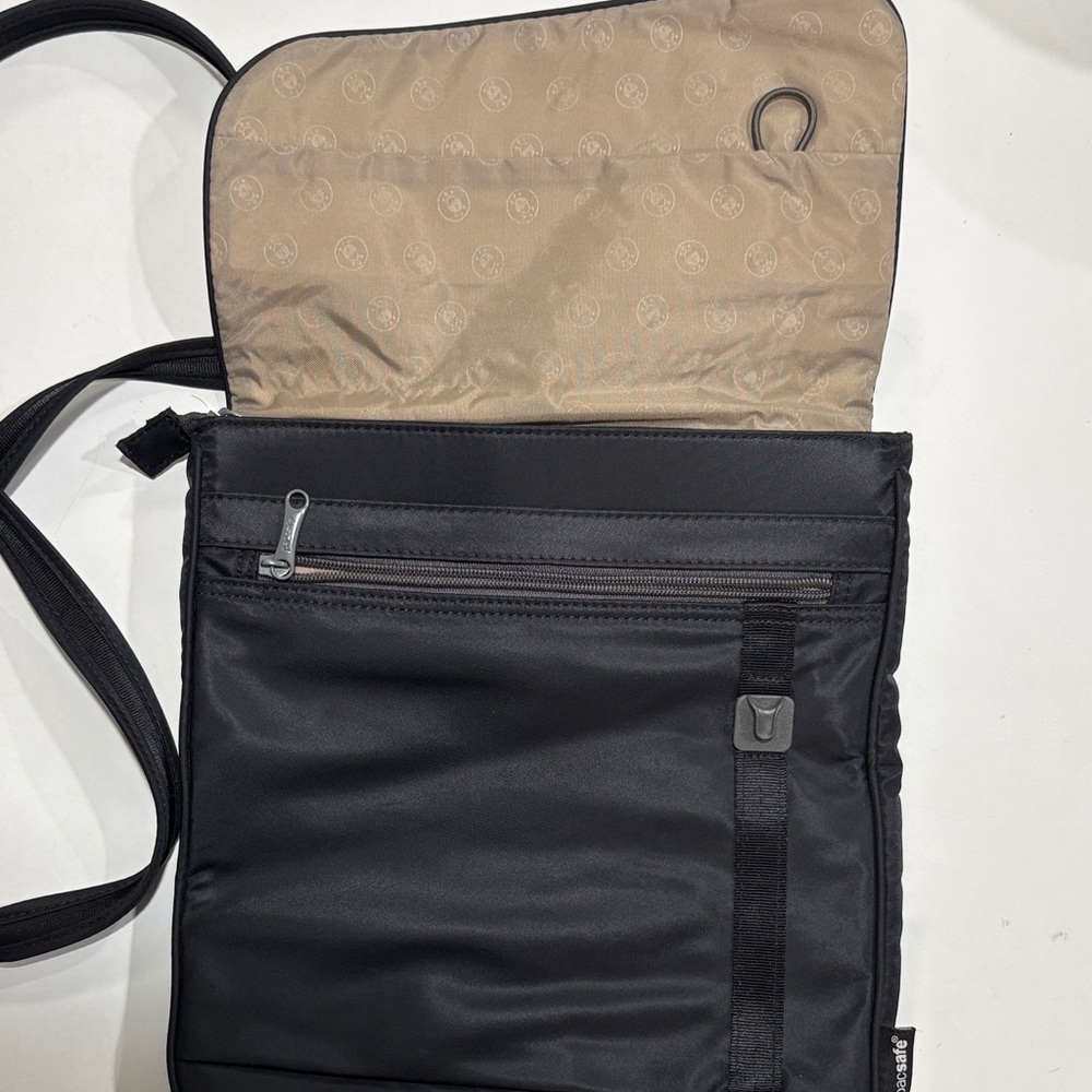 Pacsafe travel nylon Sling Safe series 200 Bag. great for travel or work.
